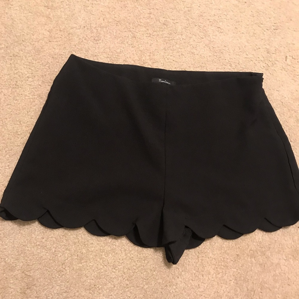 Scalloped black shorts